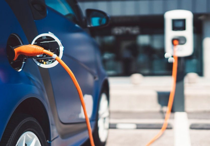 Evde Elektrikli Araç Şarj Etmek: Maliyet, Avantajlar ve Püf Noktaları